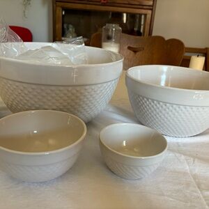 set of 4 nesting bowls and plate